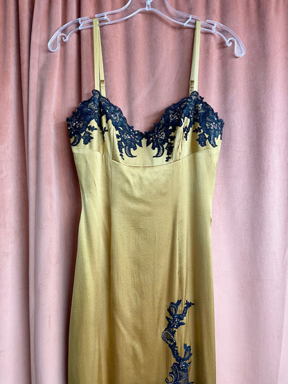 Chartreuse green, dead stock, Mandalay size 6