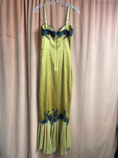 Chartreuse green, dead stock, Mandalay size 6